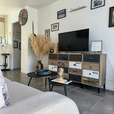 Independant 2 A 4 Personnes, Au Calme, Serviettes & Draps Fournis, Wifi, Climatisation, Parking Gratuit *