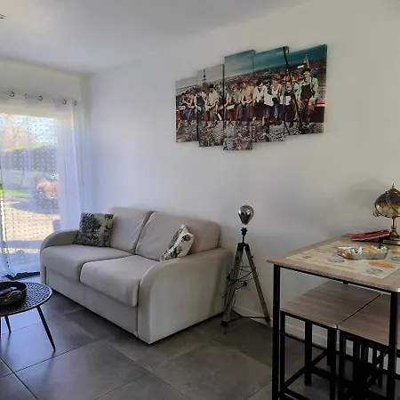 Joli Independant 2 A 4 Personnes, Au Calme, Serviettes & Draps Fournis, Wifi, Climatisation, Parking Gratuit
