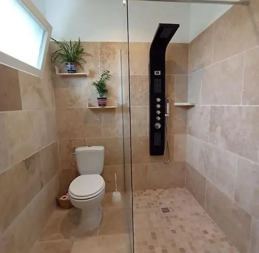 Joli Independant 2 A 4 Personnes, Au Calme, Serviettes & Draps Fournis, Wifi, Climatisation, Parking Gratuit